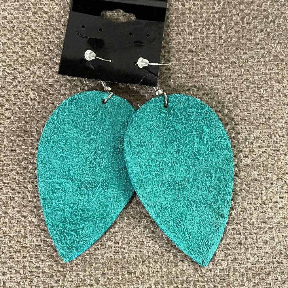 (NWOT) Boho Genuine Leather Layered Earrings. Turquoise/White/Multi - Picture 2 of 2